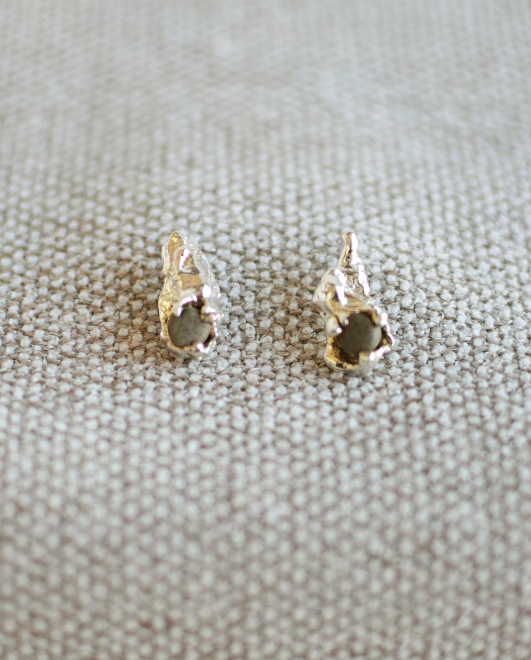 Mino Mino Aretes Anémona Café