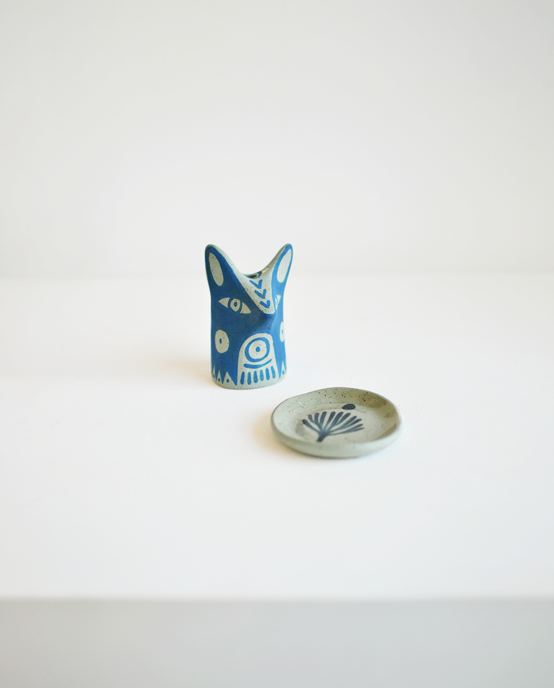 Perro y Arena Incensario - Fauna Azul Gato