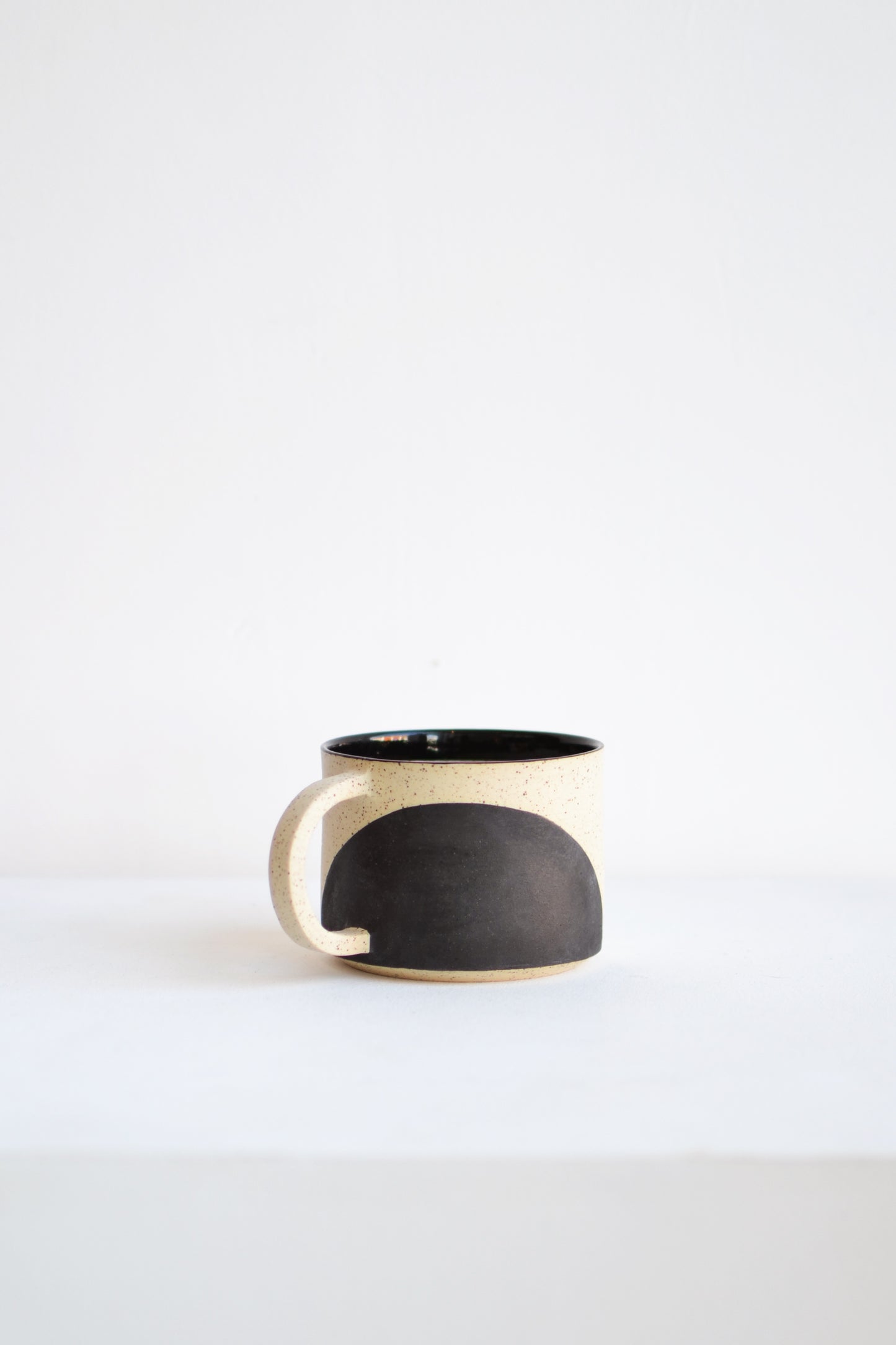 Lodazal - Taza detalle en negro