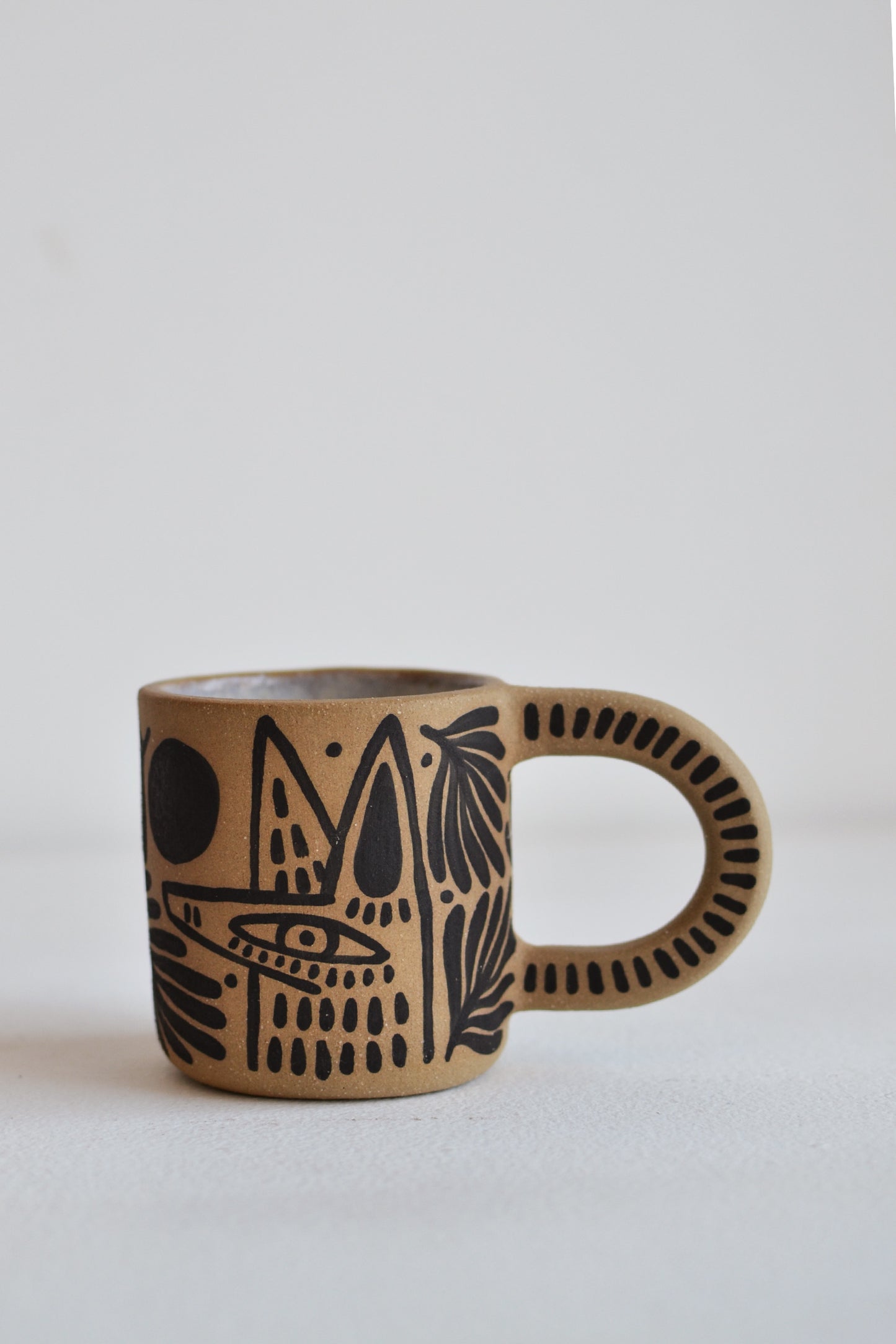 Perro y Arena Taza 6oz.