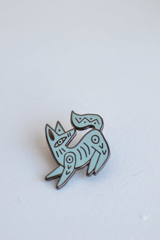 Perro y Arena Coyote Pin