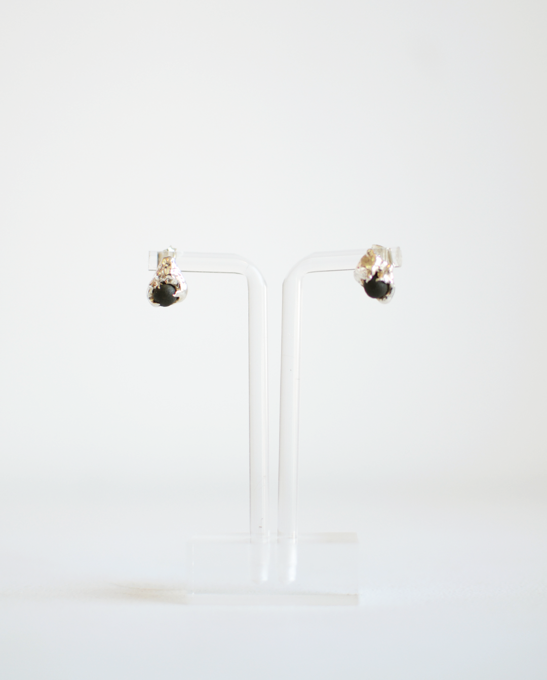 Mino Mino Aretes Anémona Negra