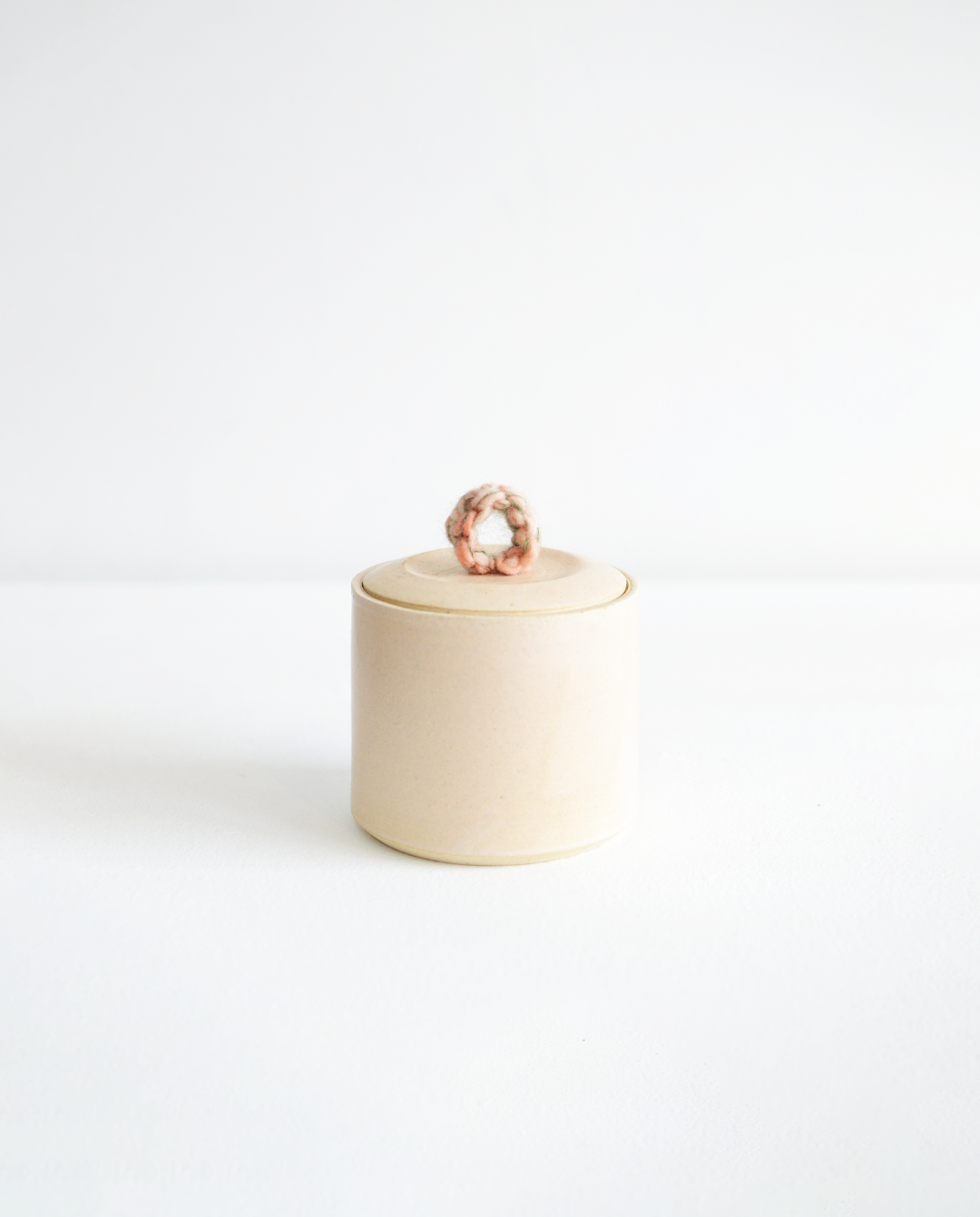 Giselle Riestra Contenedor Beige