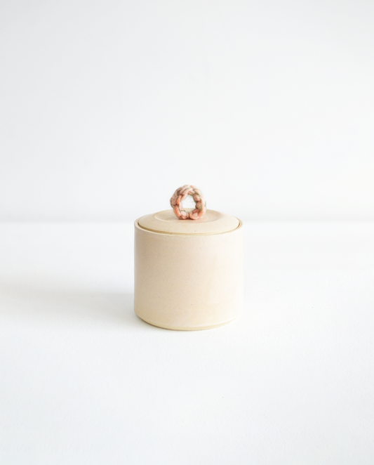 Giselle Riestra Contenedor Beige