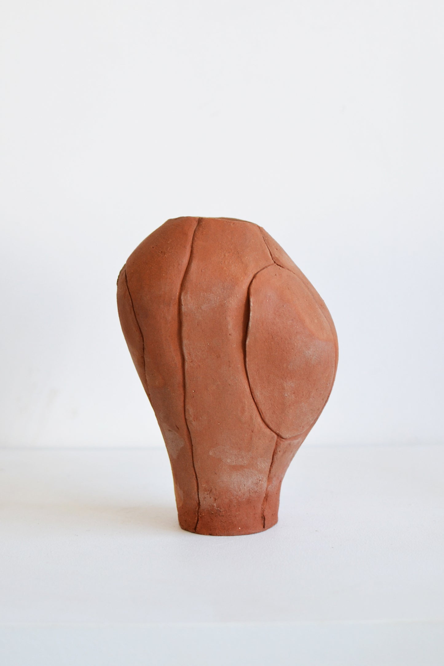 Laura Huerta "Entre manos y moldes" No.06