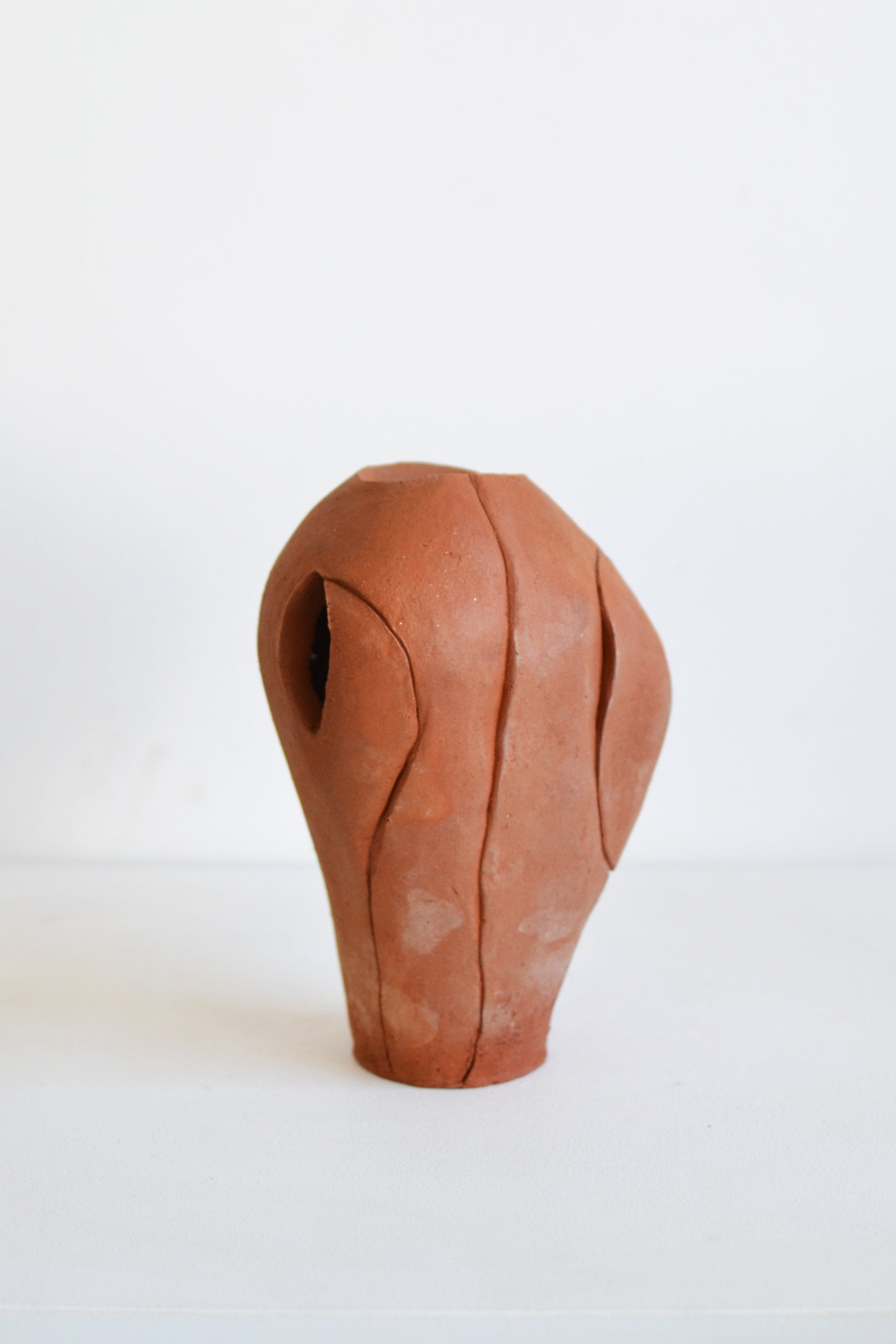 Laura Huerta "Entre manos y moldes" No.06