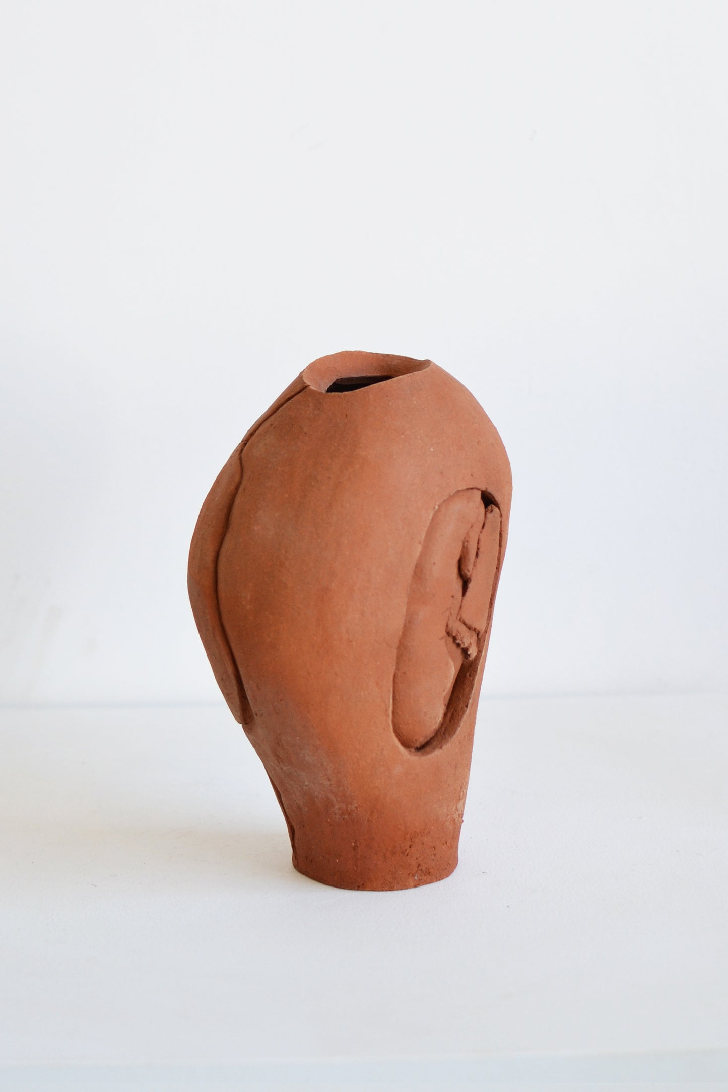 Laura Huerta "Entre manos y moldes" No.06