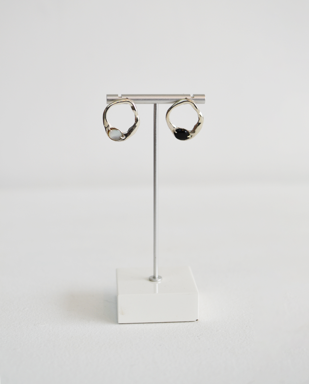 X Anagore Aretes Lago B/N