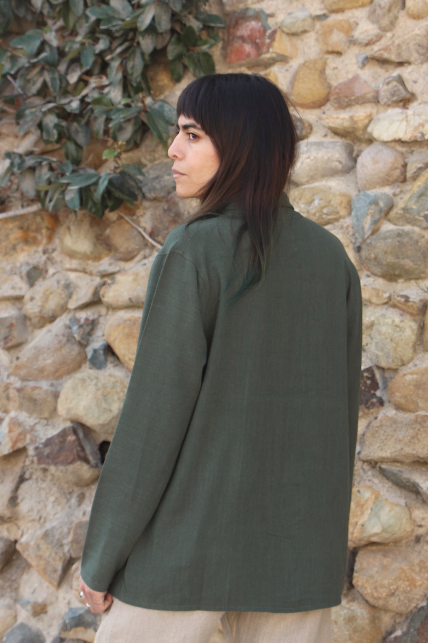 Perro y arena + Isa Guadalupe Camisa Coyote manga larga