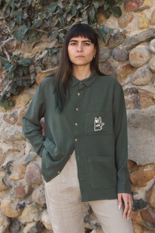 Perro y arena + Isa Guadalupe Camisa Coyote manga larga