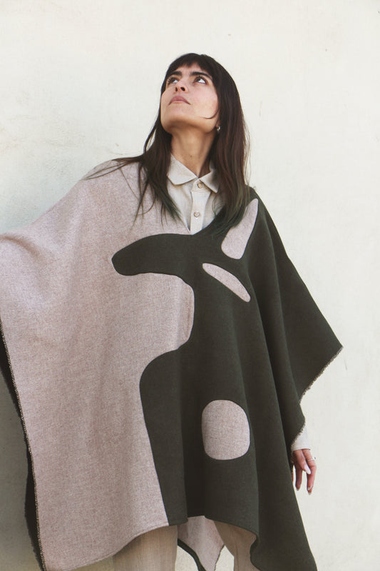 Perro y Arena + Isa Guadalupe Coyote Poncho