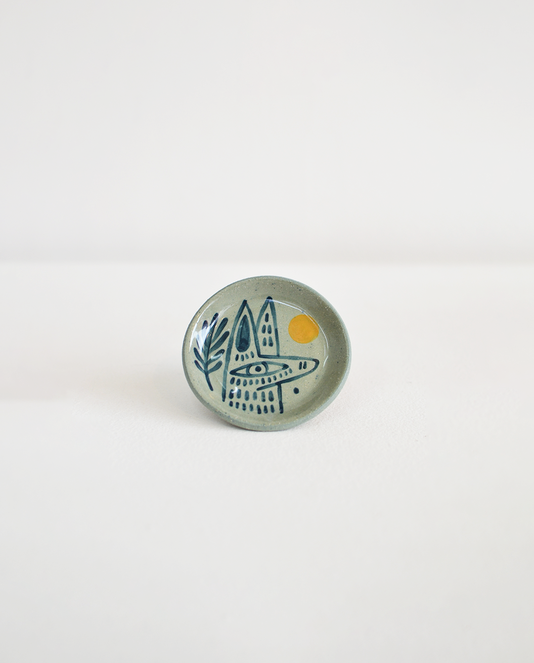 Perro y Arena Plato - Coyote y el Sol