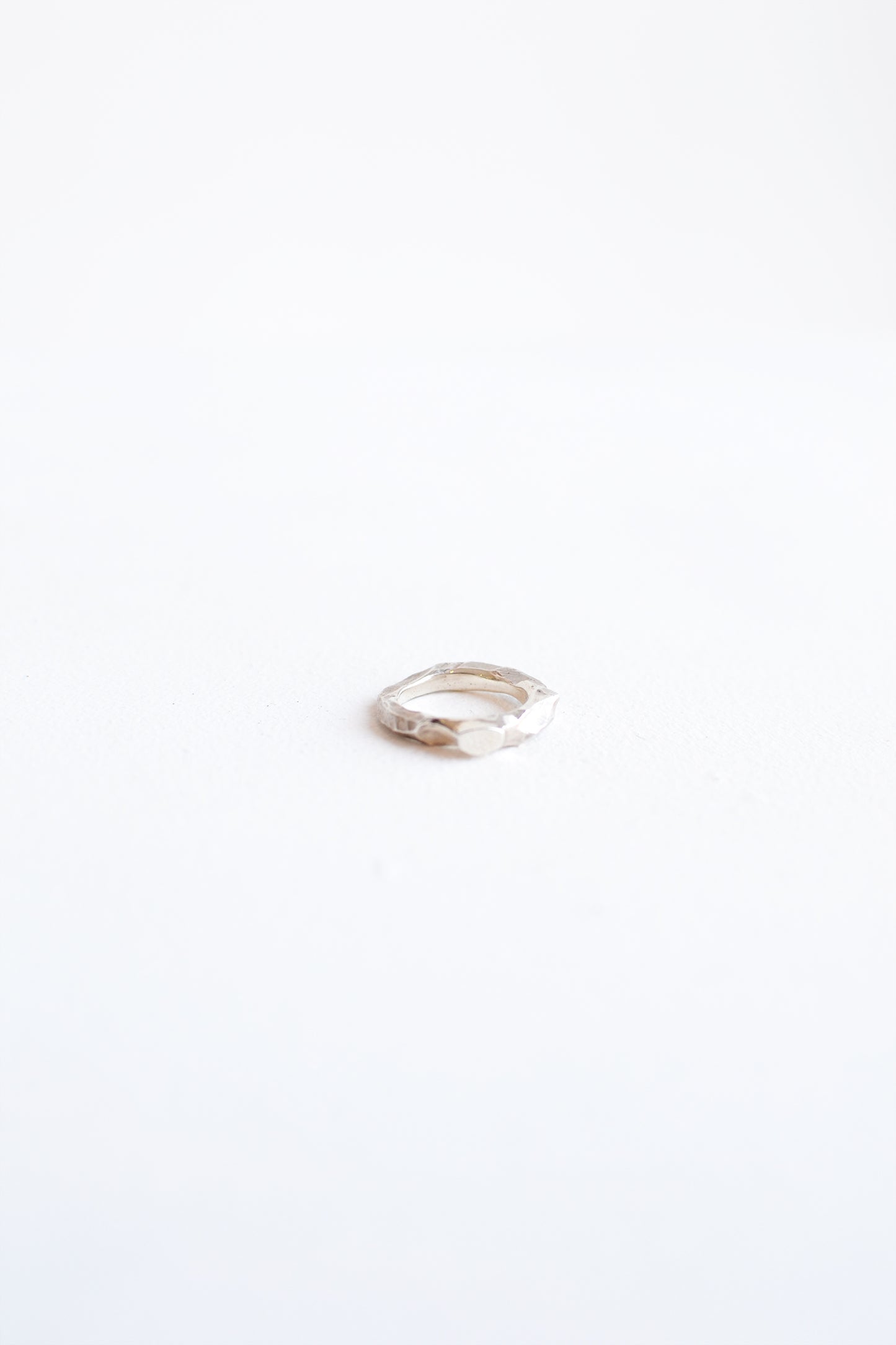 A Veces Hueso - Anillos signet frente oval corto.