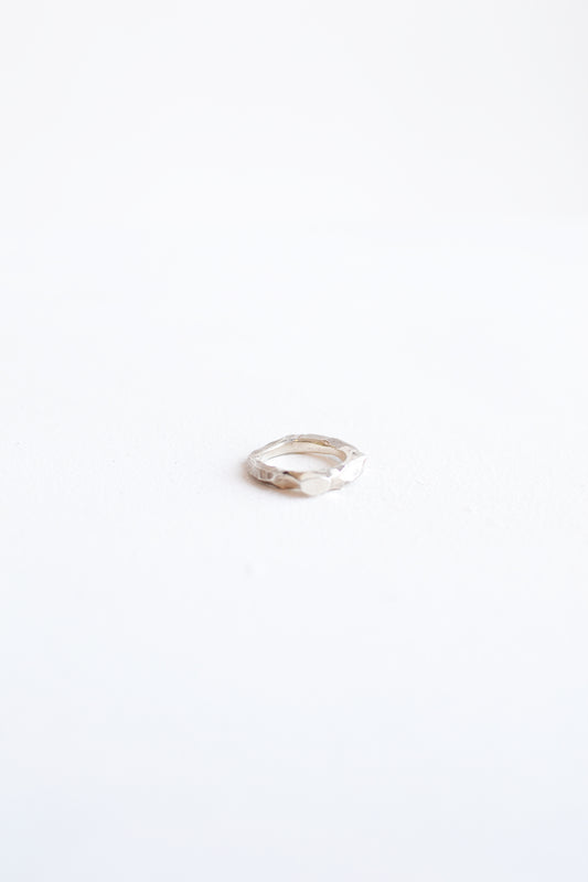 A Veces Hueso - Anillos signet frente oval corto.