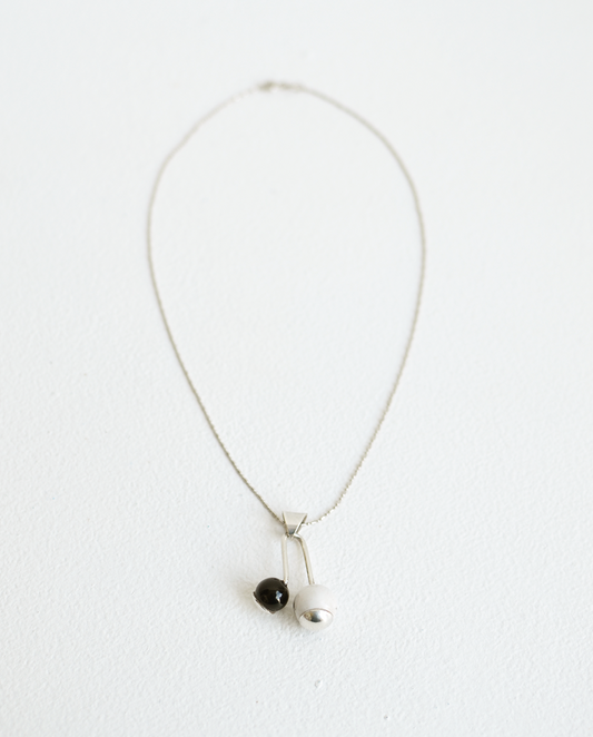 Spica Necklace Howite/Onyx