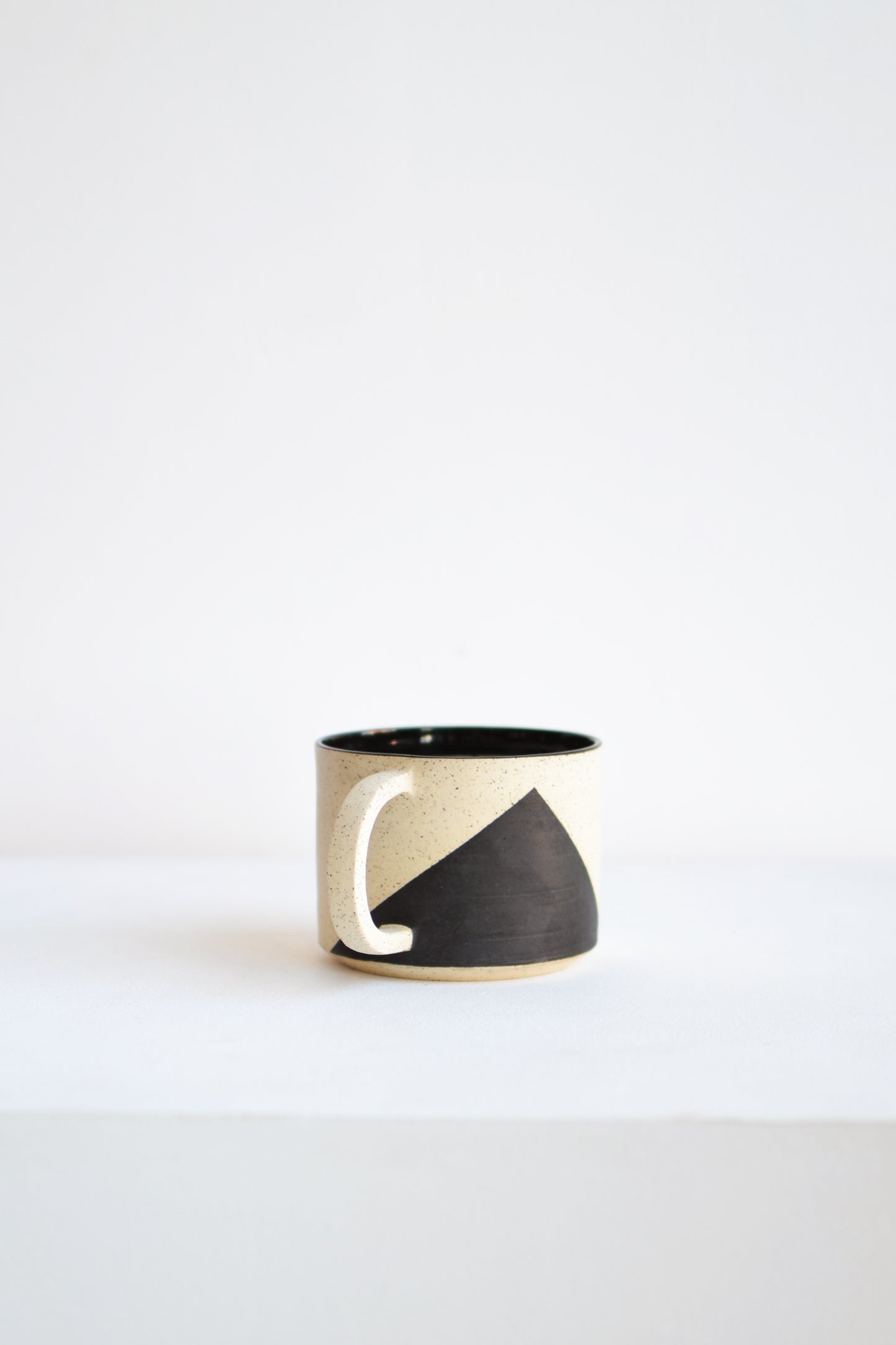 Lodazal - Taza detalle en negro