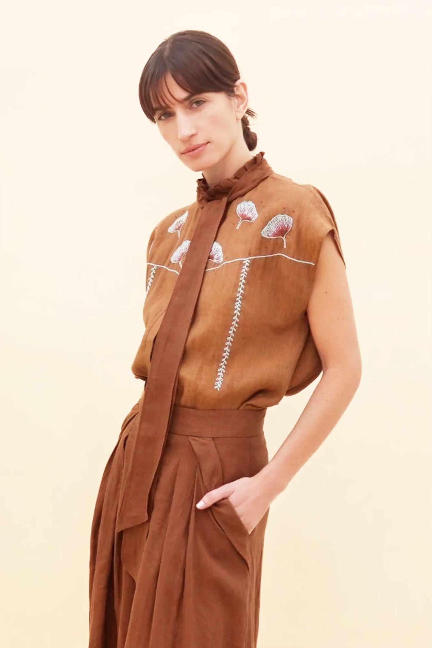 YAKAMPOT BLUSA CARDENAL BARRO BORDADO