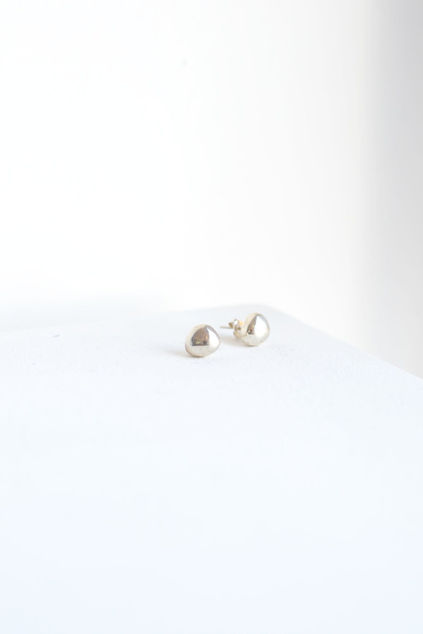 A Veces Hueso - Aretes piedra de río.