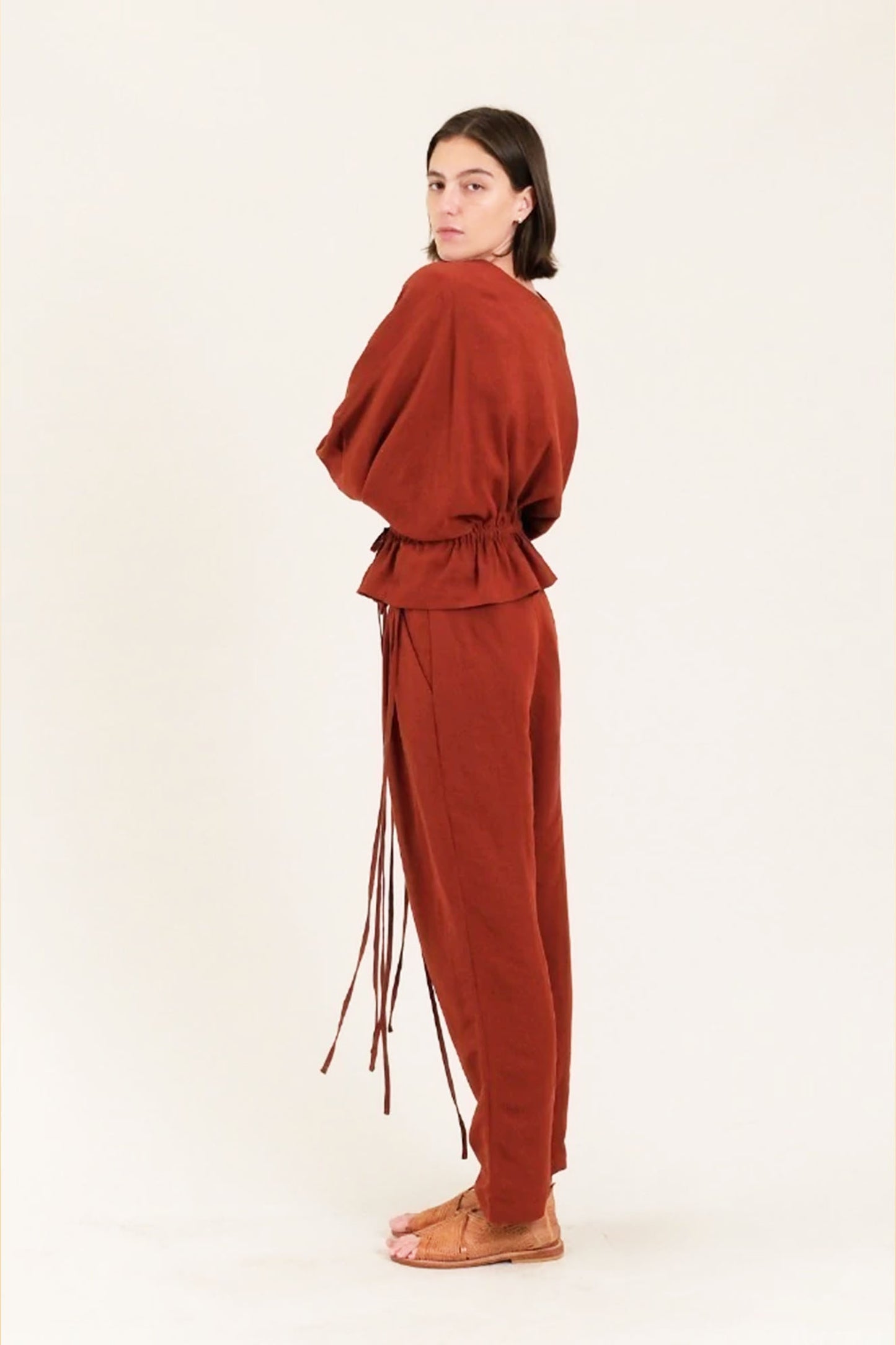 YAKAMPOT PANTALÓN ROSAS LADRILLO