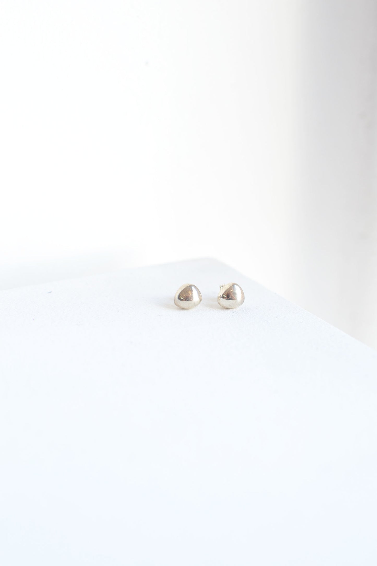 A Veces Hueso - Aretes piedra de río.