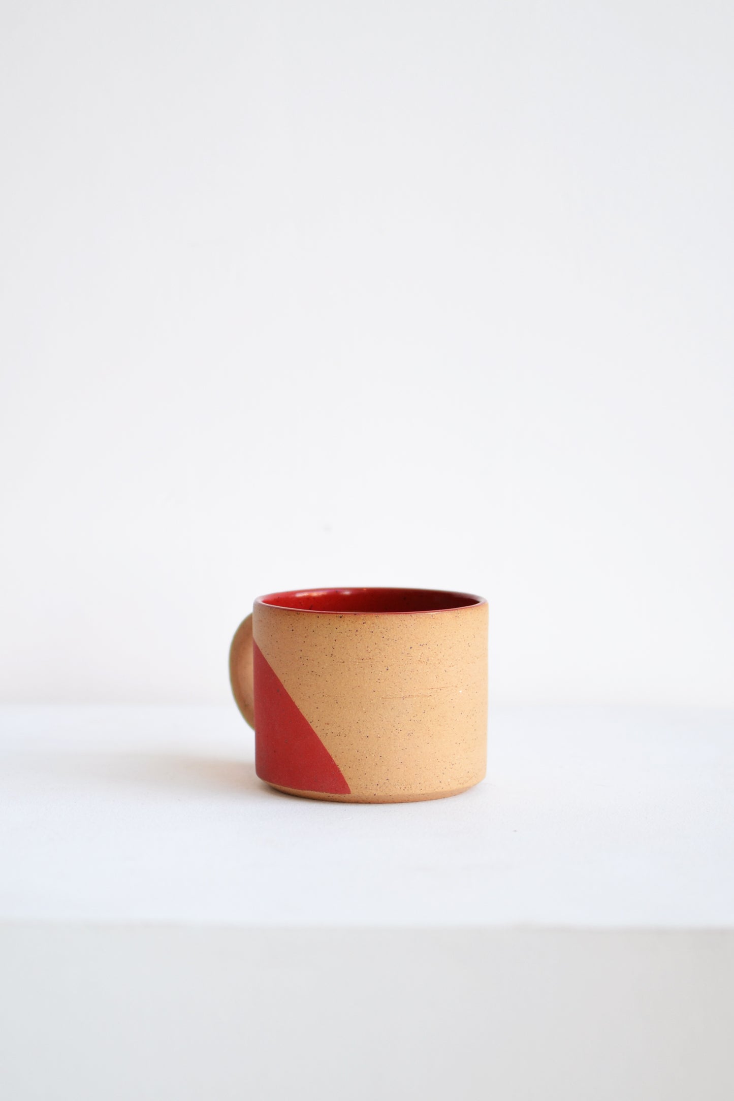 Lodazal - Taza triángulo rojo